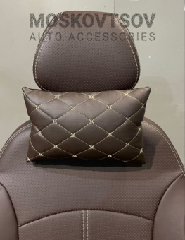 Подушка AVM-AUTO косточка эко-кожа коричневый-золотой, 2 шт
